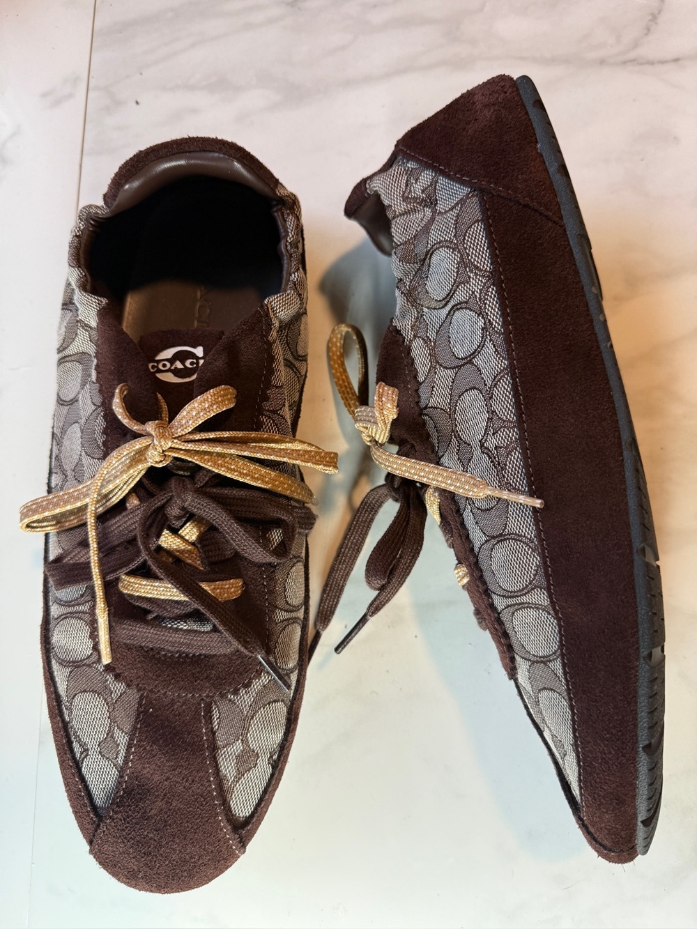 *pre-loved* COACH soft sneaker in signature Jacquard - Picture 3 of 7